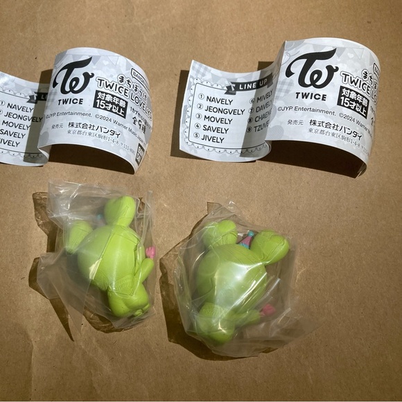 2 x twice jeongvely - Picture 4 of 5